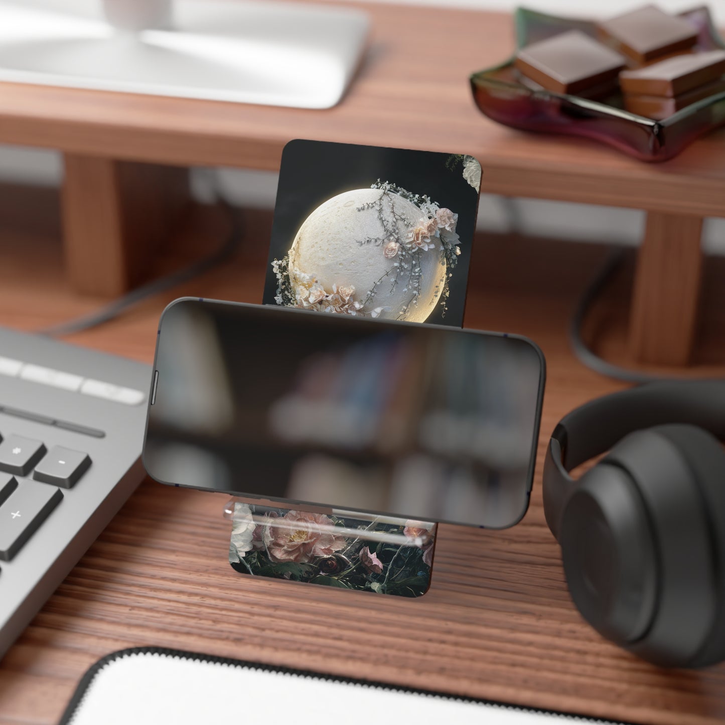 Whispering Moonlight - Display Stand for Smartphones