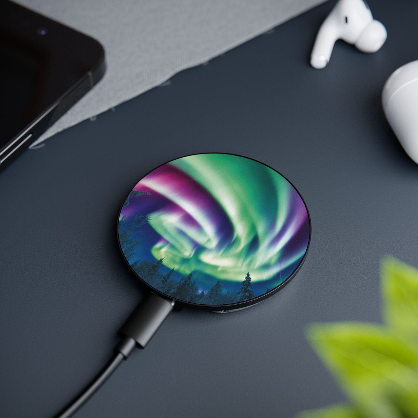 Tint of Aurora Borealis - Magnetic Induction Charger