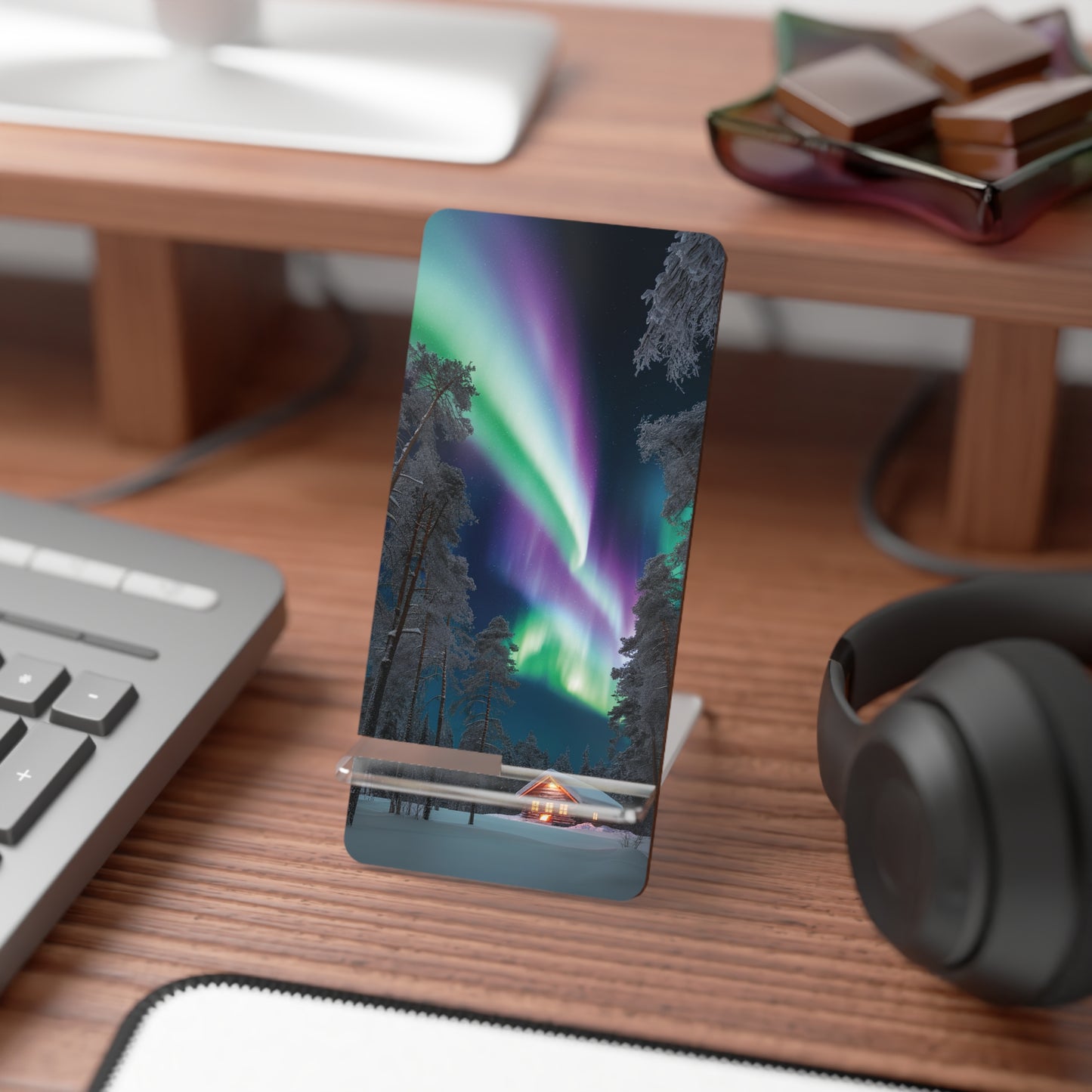 Northern Lights Retreat - Display Stand for Smartphones